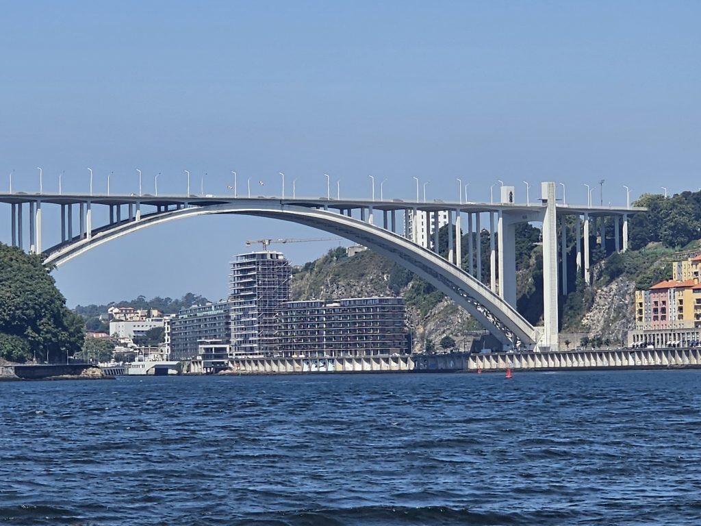 Douro River boat cruise, Porto, Portugal — photo 1